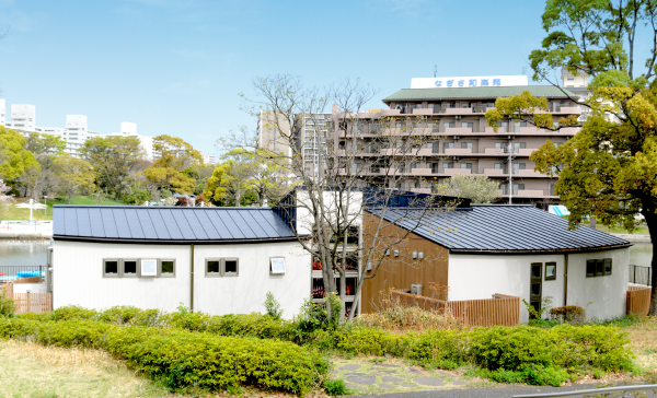 新左近川親水公園 カヌー場管理棟